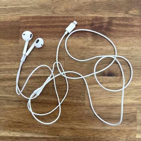 Apple EarPods with Lightning Connector In Ear Canal Headset - White OEM Tested - Picture 1 of 7